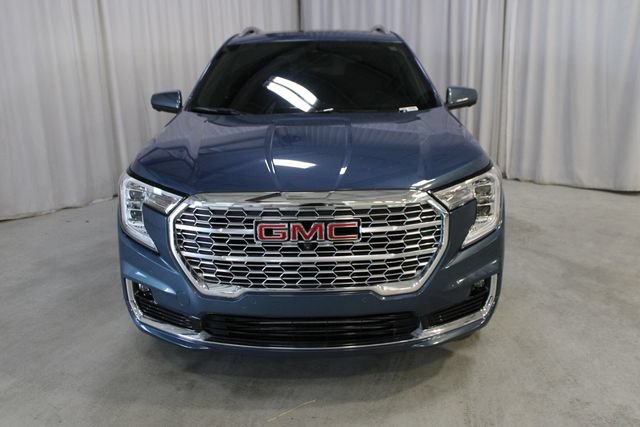 Used 2024 GMC Terrain Denali w/ Denali Premium Package AWD/4WD image 30