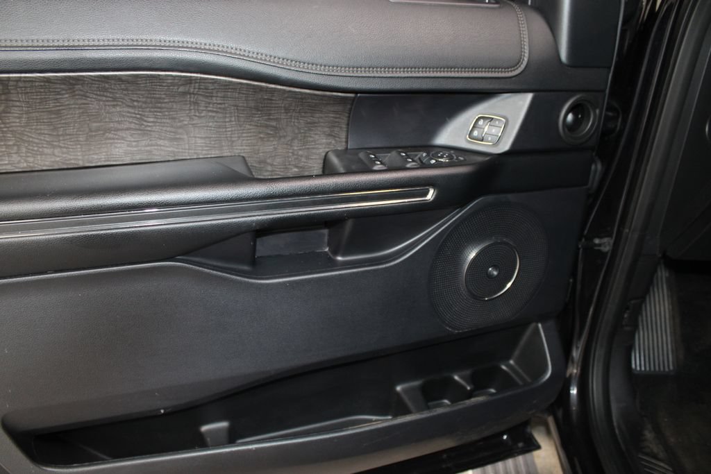Used 2019 Ford Expedition Limited w/ Equipment Group 301A RWD image 16