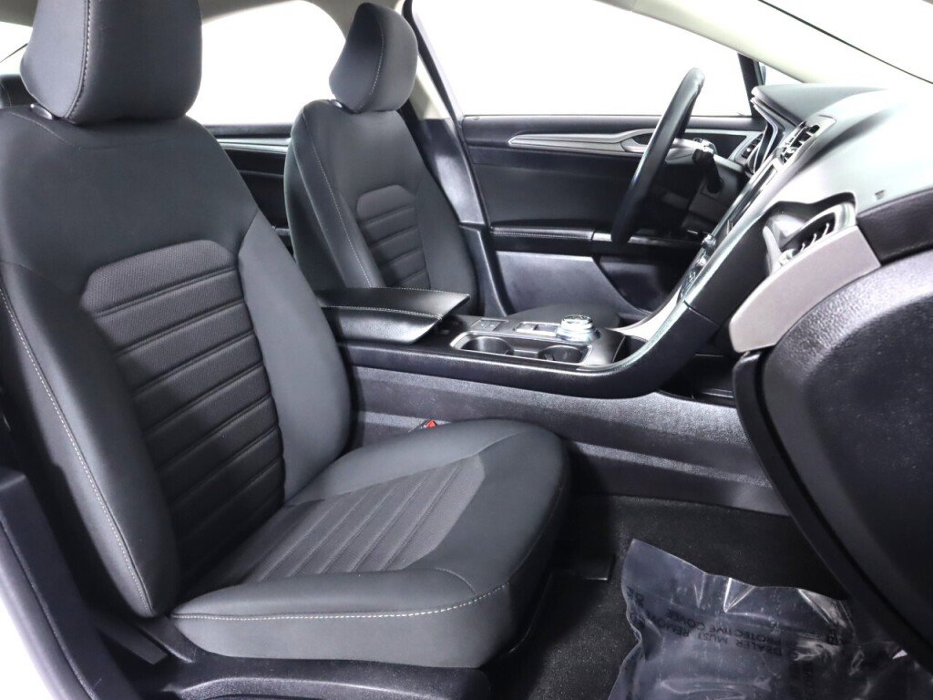 Used 2020 Ford Fusion SE image 39