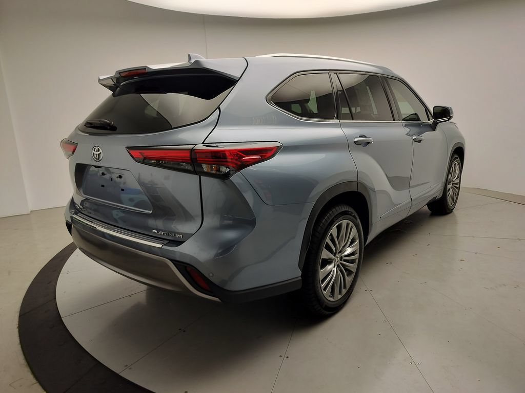 Used 2021 Toyota Highlander Platinum FWD image 3