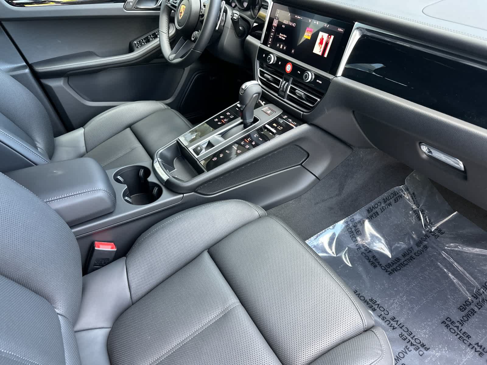 New 2026 Porsche Macan AWD/4WD image 17