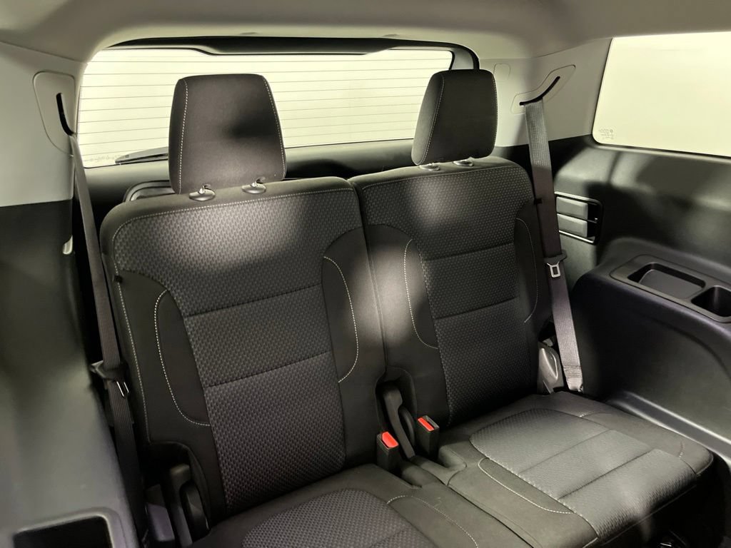 Certified 2022 GMC Acadia SLE w/ Driver Convenience Package FWD image 9