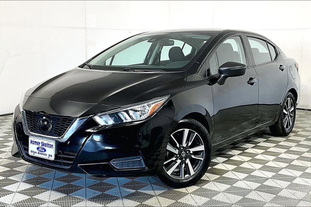 Used 2021 Nissan Versa SV image 2