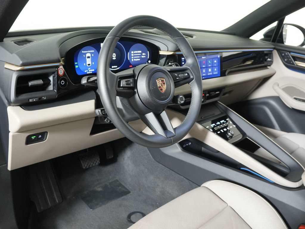 Certified 2025 Porsche Macan 4 Electric AWD/4WD image 4