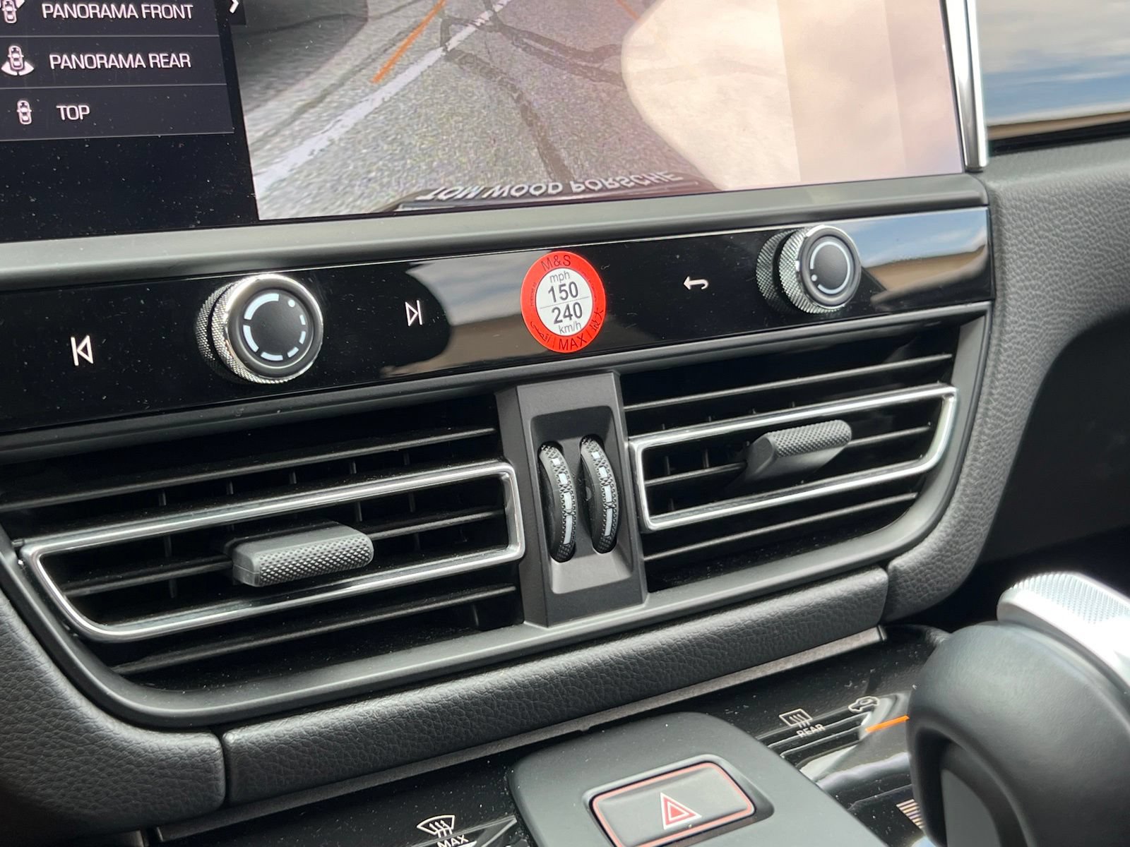 Certified 2026 Porsche Macan AWD/4WD image 31
