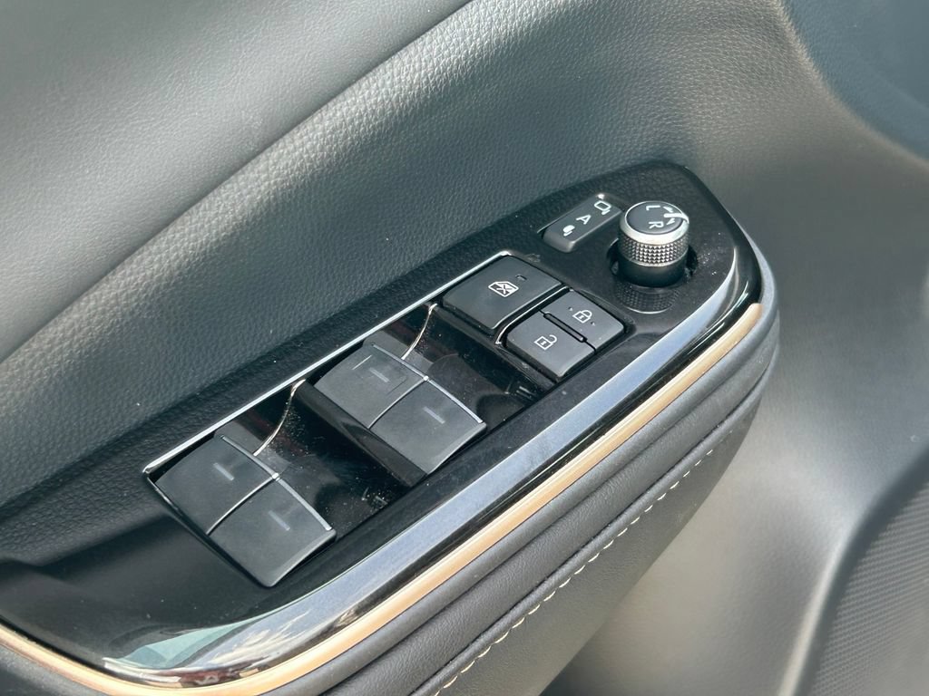 Used 2025 Toyota Crown Platinum AWD/4WD image 23