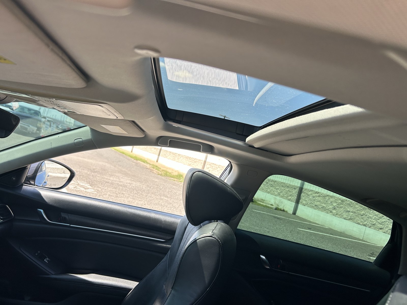Used 2018 Honda Accord Touring image 11