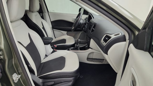 Used 2019 Jeep Compass Latitude FWD image 49