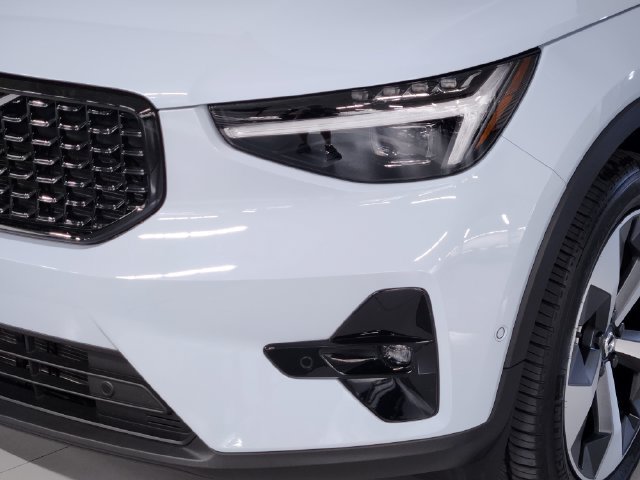 Certified 2026 Volvo XC40 B5 Plus AWD/4WD image 12