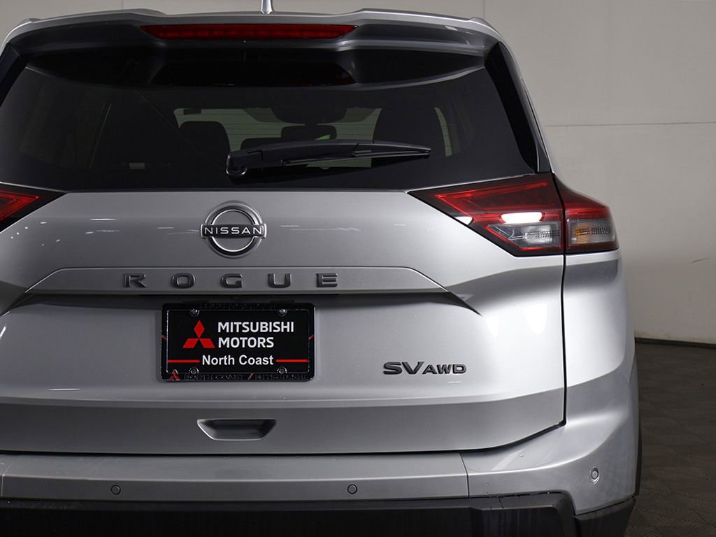 Used 2024 Nissan Rogue SV image 14