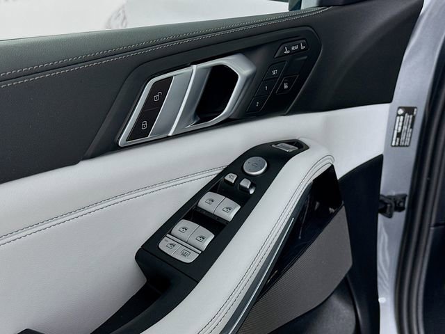Used 2024 BMW X7 xDrive40i w/ M Sport Package image 18