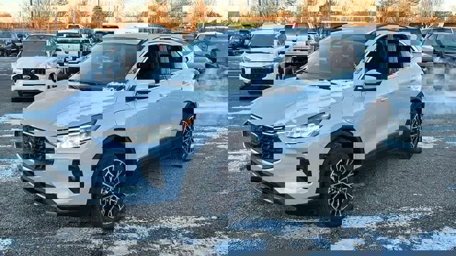 New 2026 Ford Escape SE image 2