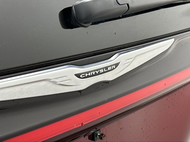 Used 2023 Chrysler Pacifica Touring-L image 29