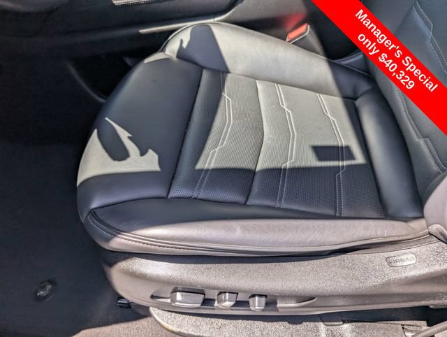 Used 2024 Cadillac XT6 Premium Luxury w/ Platinum Package AWD/4WD image 23