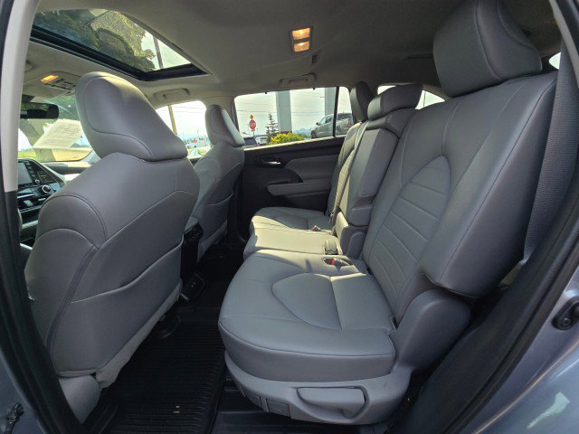 Used 2021 Toyota Highlander XLE image 19