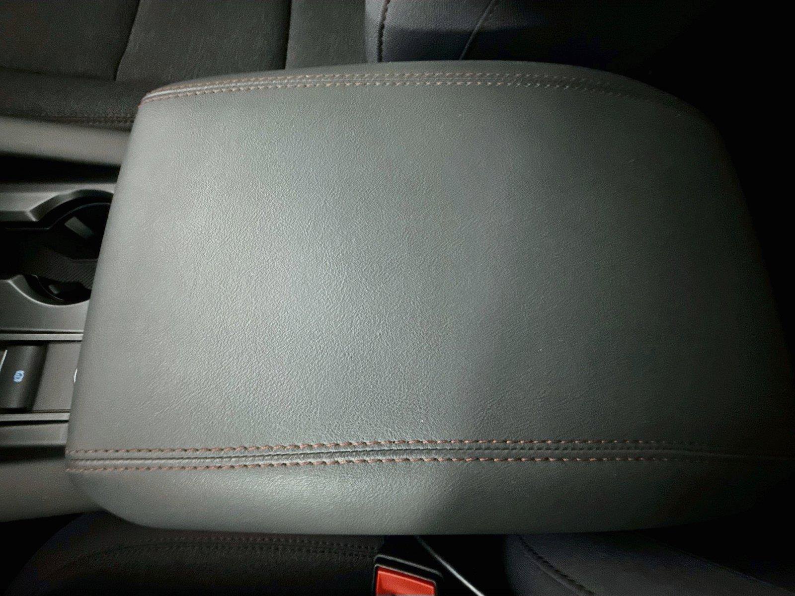 Used 2025 Ford Explorer Active RWD image 15