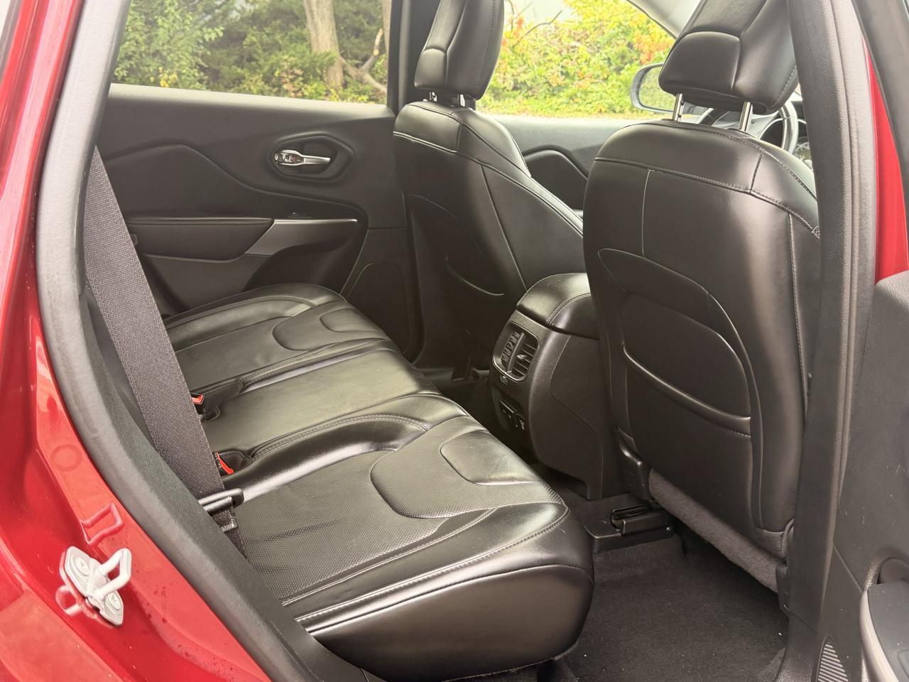 Used 2019 Jeep Cherokee Limited AWD/4WD image 22