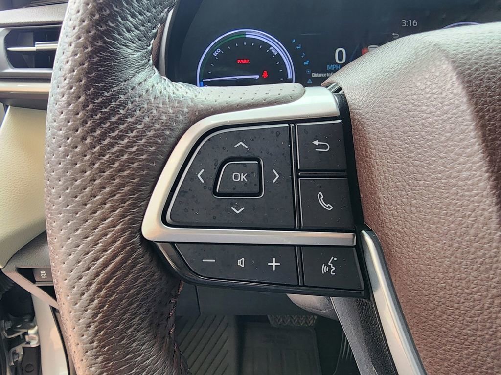 Used 2022 Toyota Sienna Platinum FWD image 21