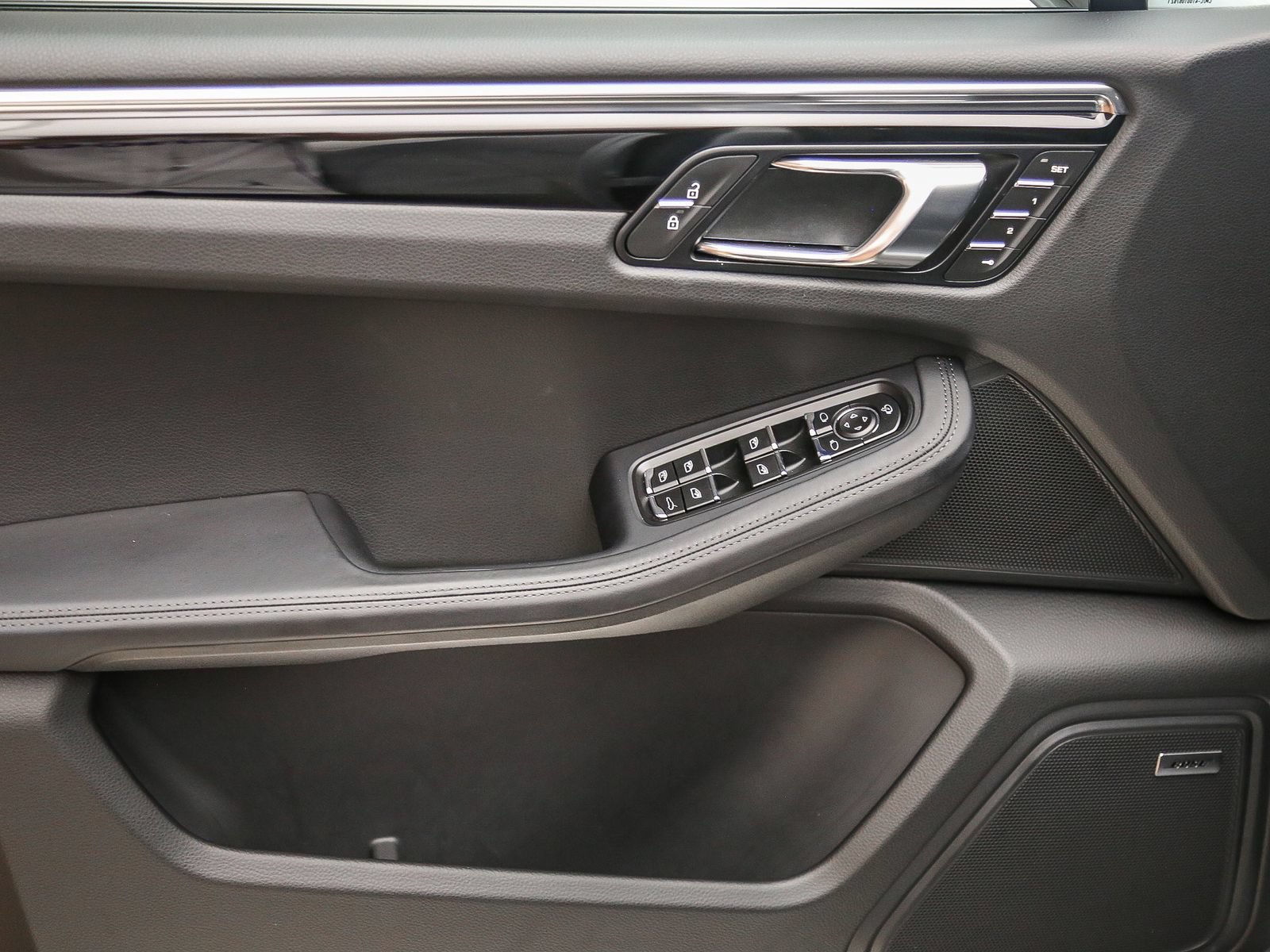 Certified 2026 Porsche Macan AWD/4WD image 27