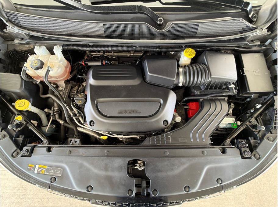 Used 2023 Chrysler Pacifica Limited FWD image 32
