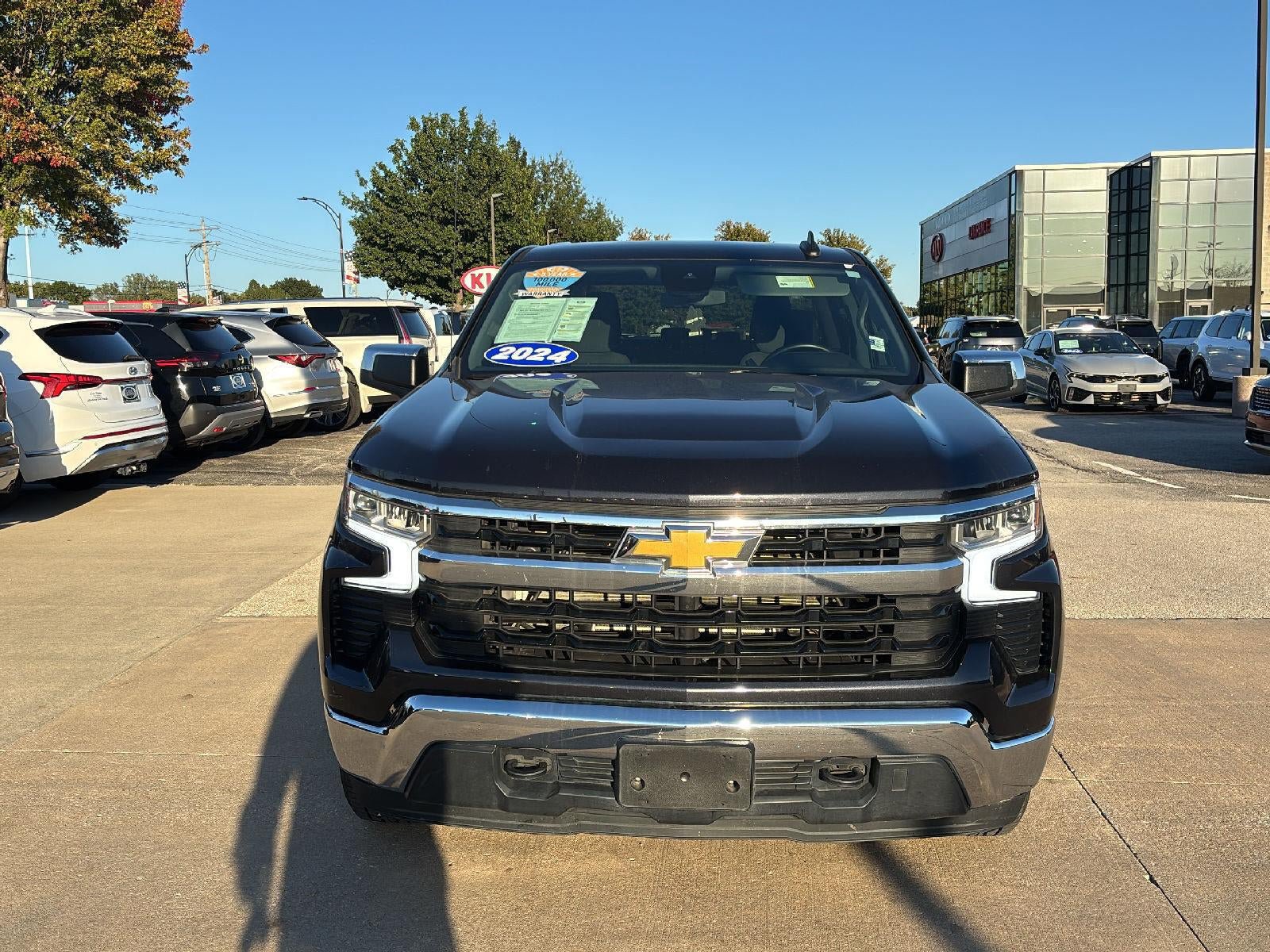 Used 2023 Chevrolet Silverado 1500 LT AWD/4WD image 2