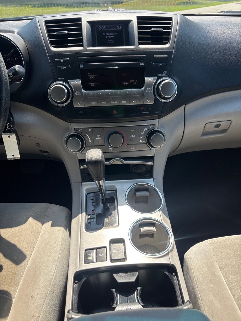 Used 2012 Toyota Highlander 4WD w/ Tech Pkg image 17
