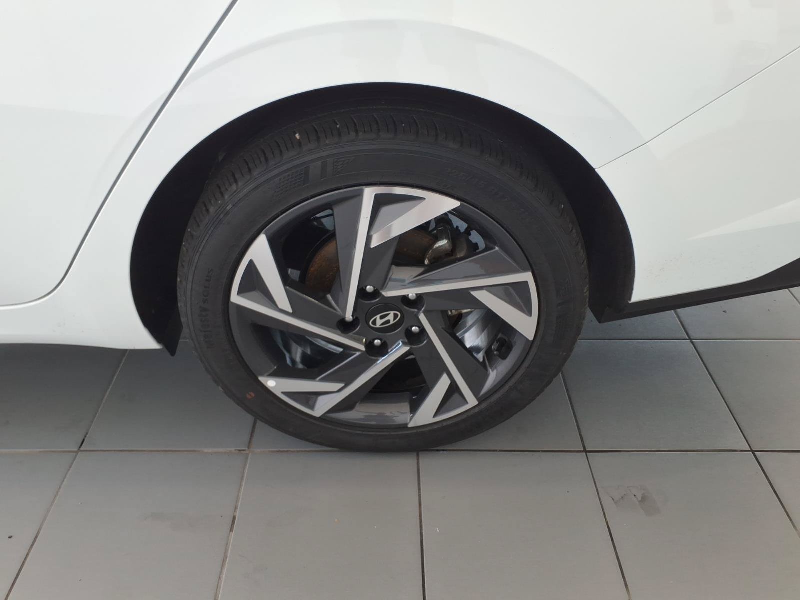 Certified 2025 Hyundai Elantra Sport w/ Cargo Package FWD image 16