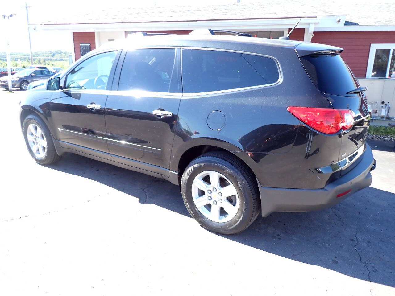 Used 2010 Chevrolet Traverse LT w/ Personal Connectivity Package AWD/4WD image 4
