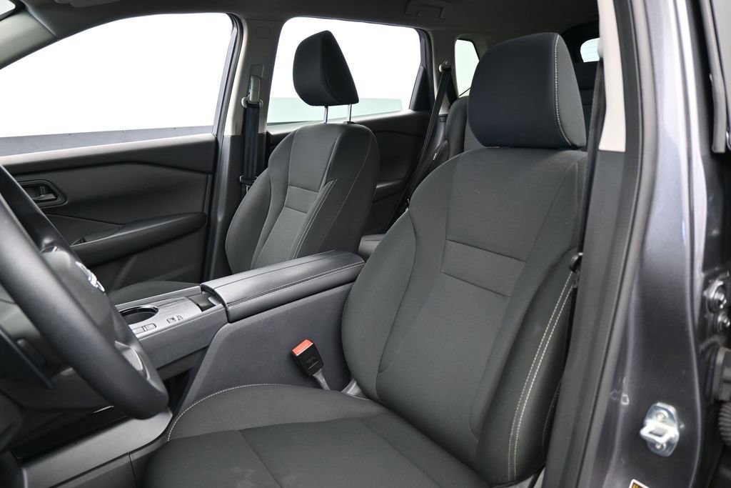 Used 2025 Nissan Rogue S FWD image 10