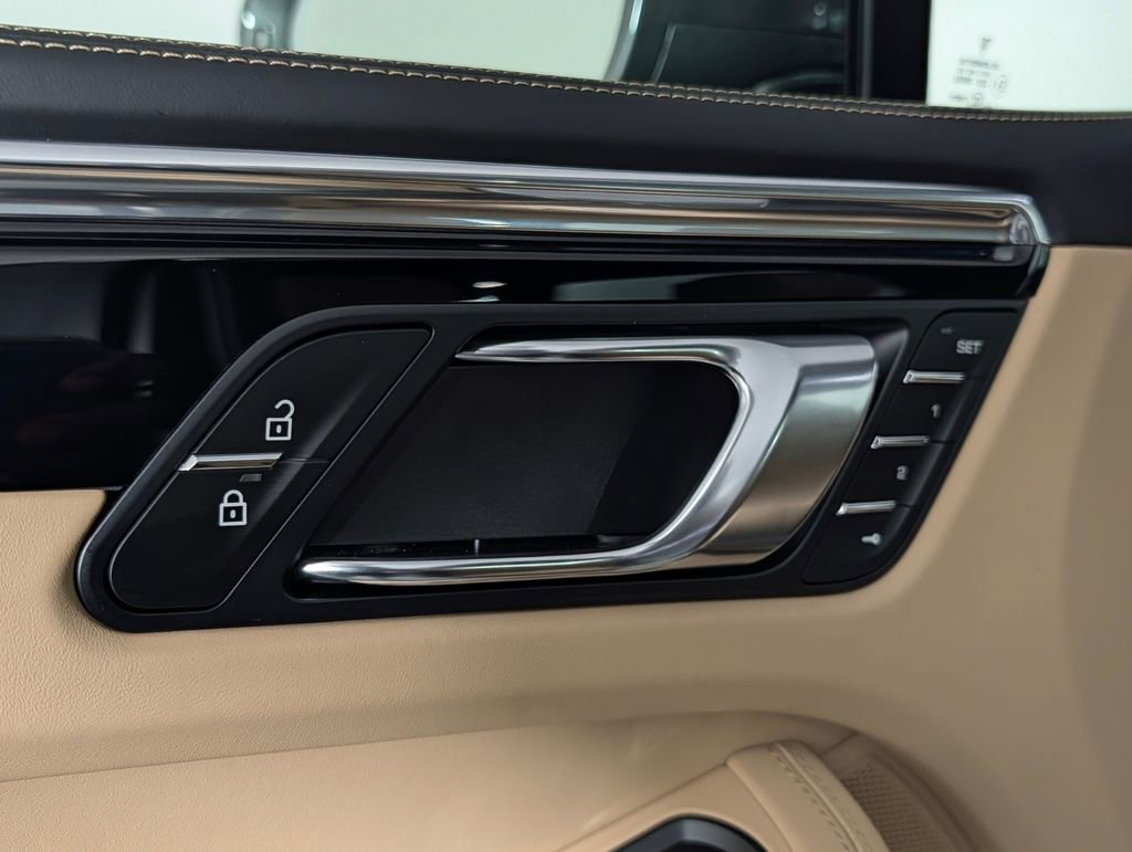 Certified 2025 Porsche Macan S image 26