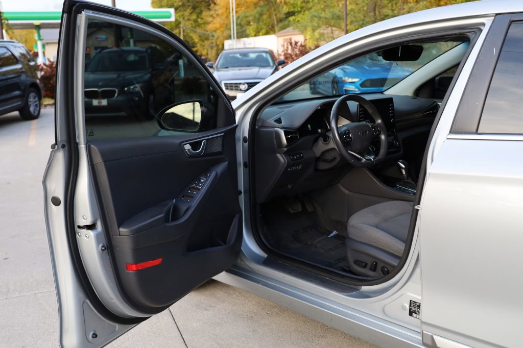 Used 2020 Hyundai Ioniq SEL image 9