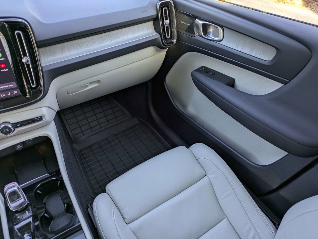 Certified 2023 Volvo XC40 B5 Plus w/ Driver Assist Package image 17