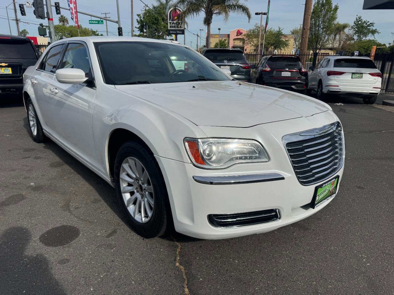 Used 2011 Chrysler 300 RWD image 2