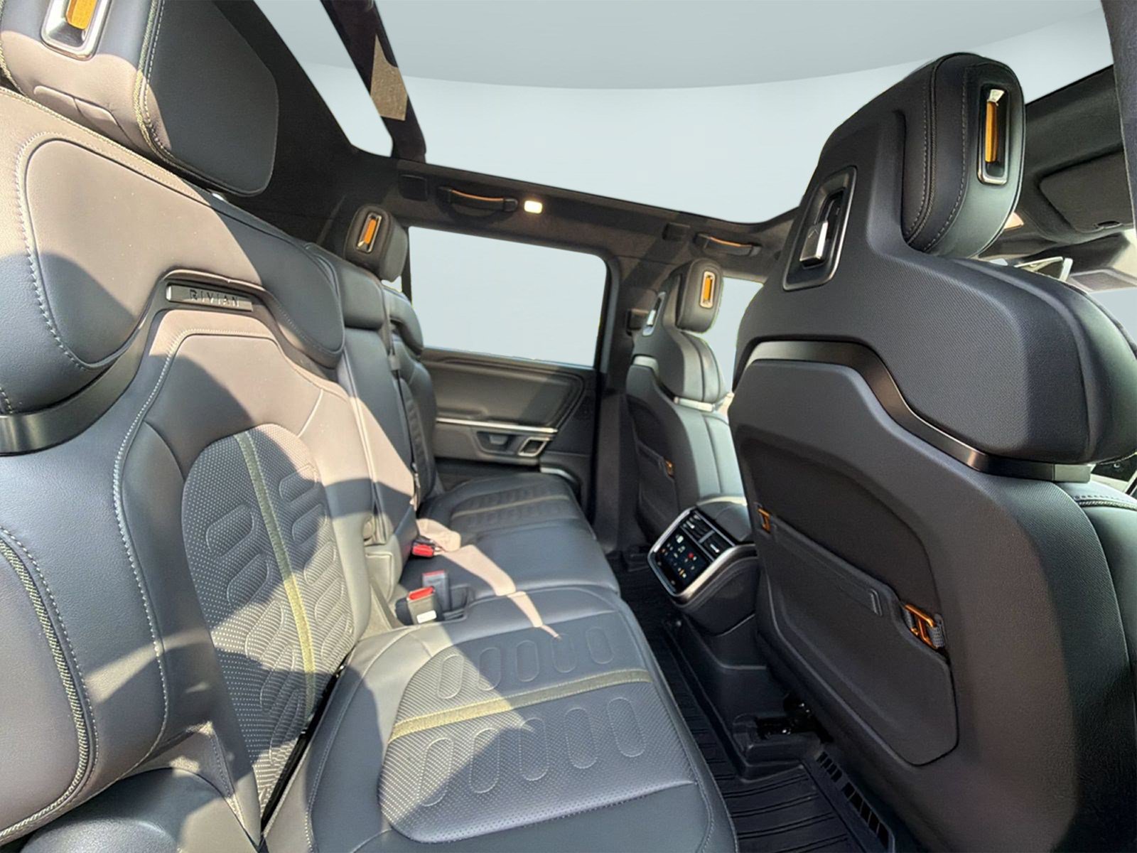 Used 2024 Rivian R1S Adventure AWD/4WD image 30