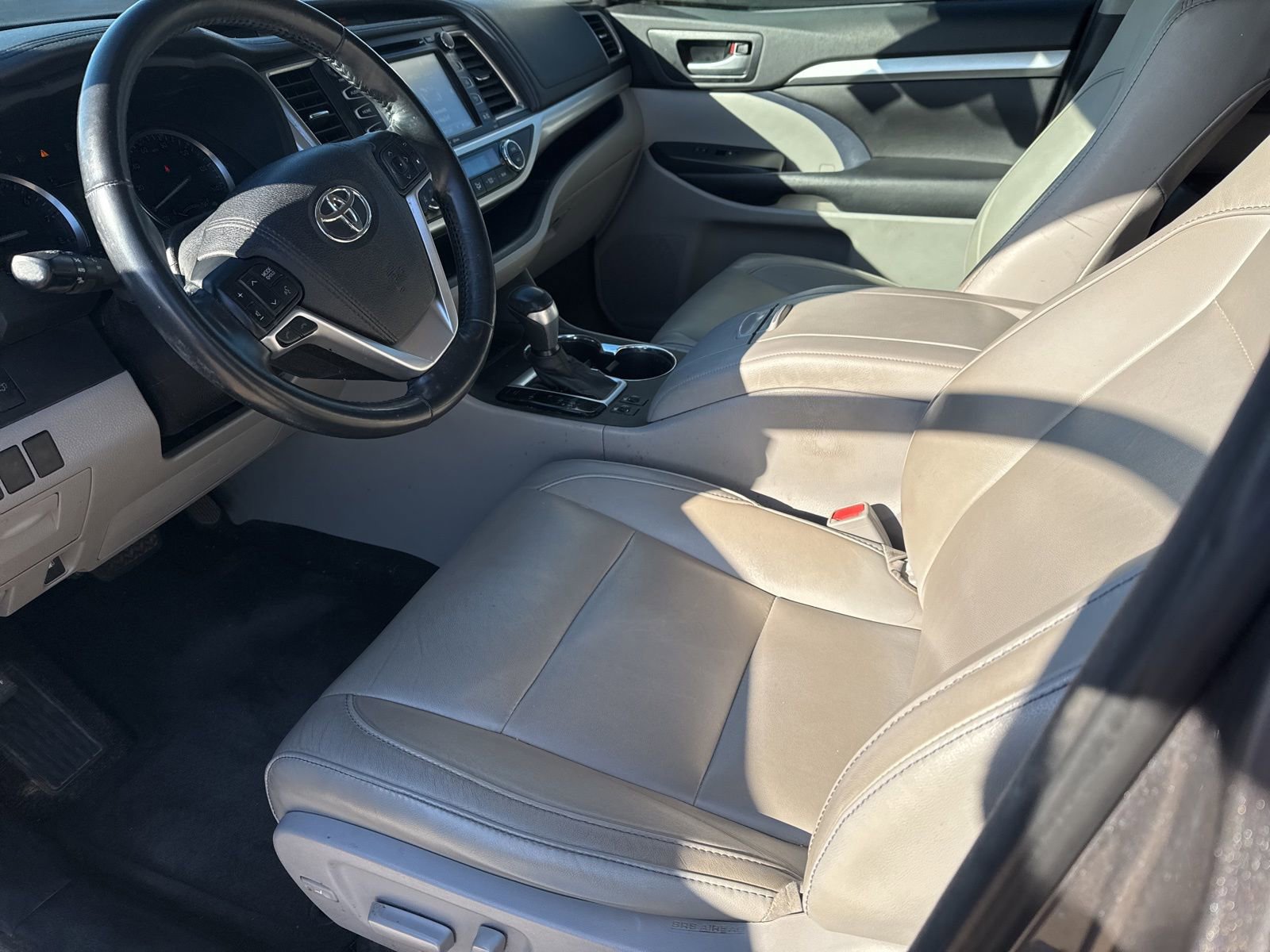 Used 2017 Toyota Highlander XLE image 16