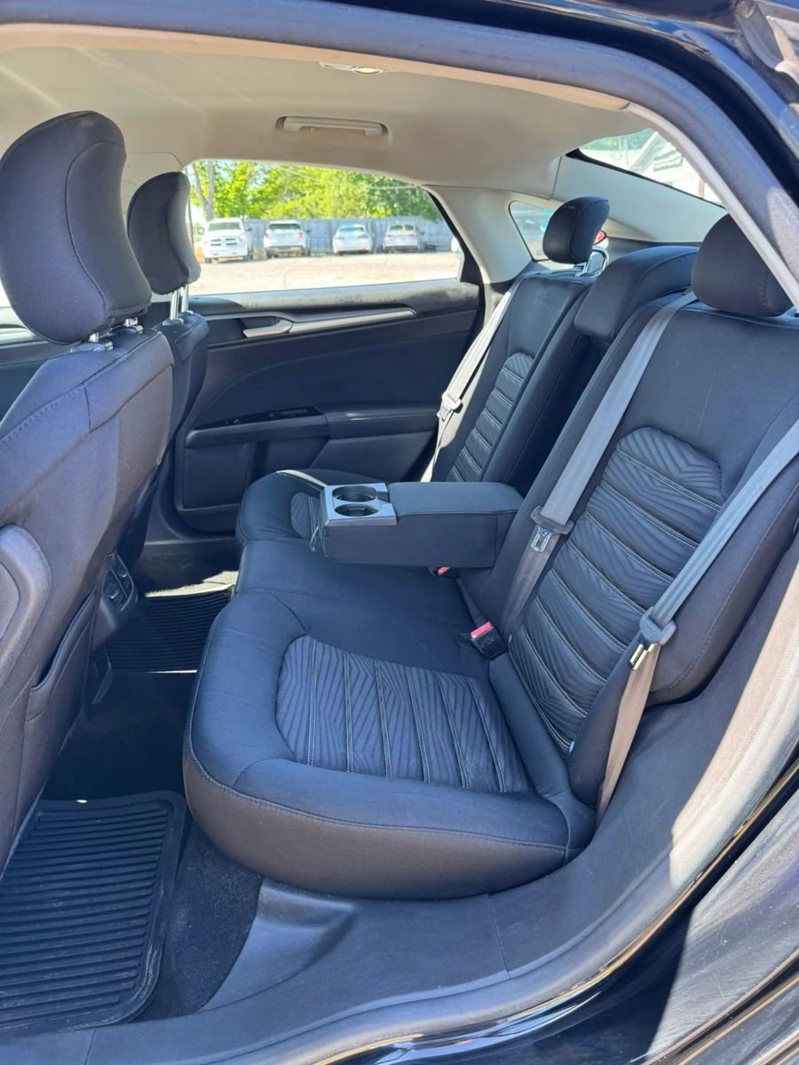 Used 2016 Ford Fusion SE FWD image 16
