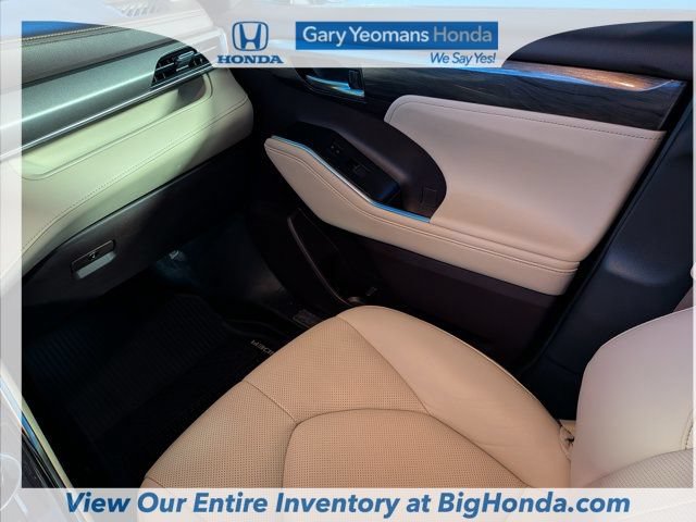 Used 2020 Toyota Highlander Limited FWD image 17