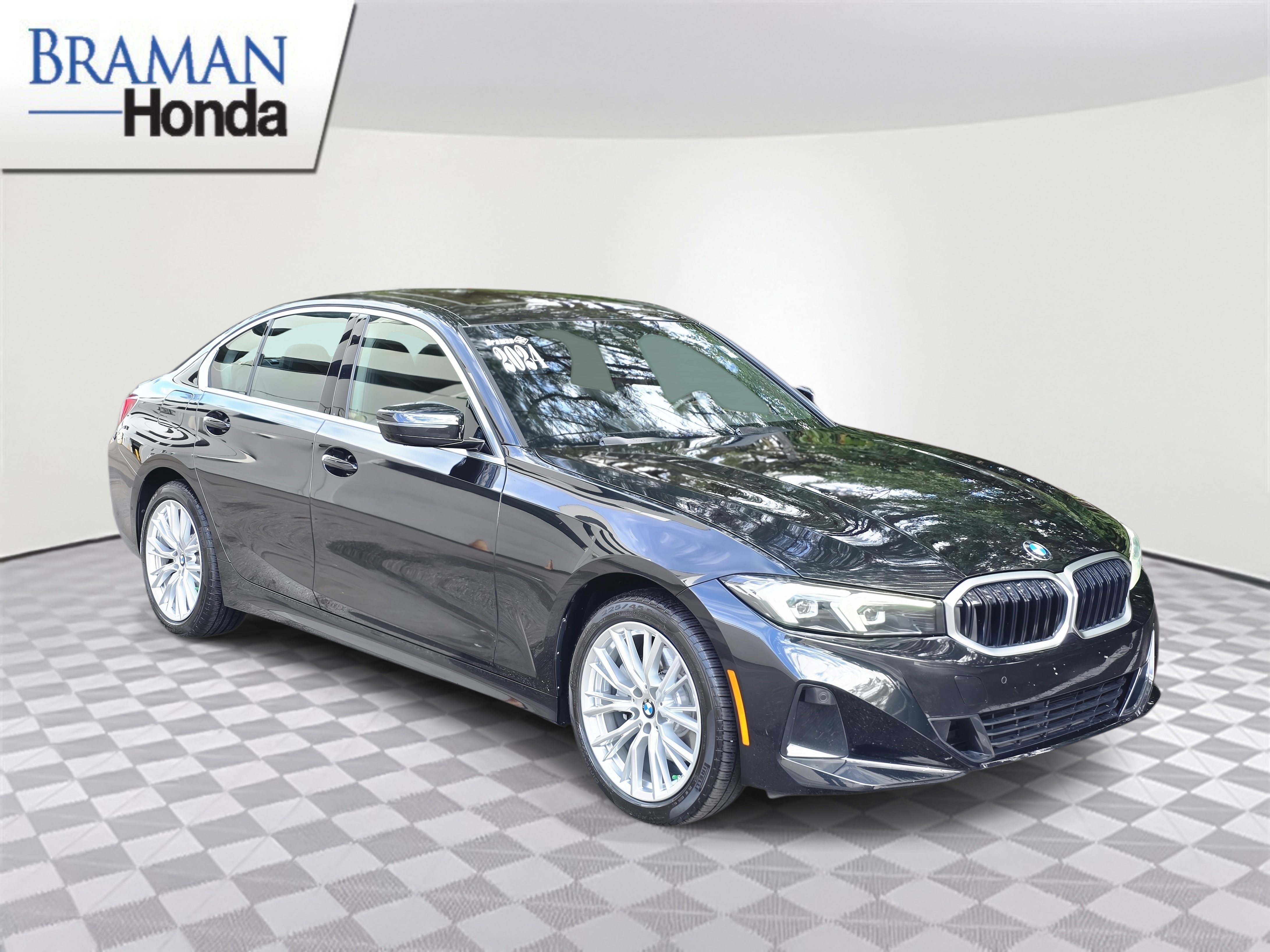 Used 2024 BMW 330i xDrive Sedan image 2