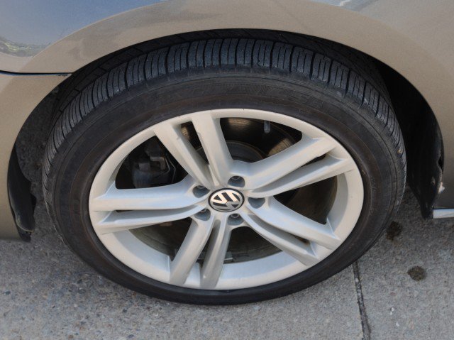Used 2014 Volkswagen Passat 3.6 SEL Premium FWD image 11