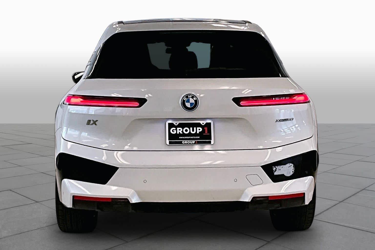 Used 2024 BMW iX xDrive50 w/ Sport Package AWD/4WD image 4