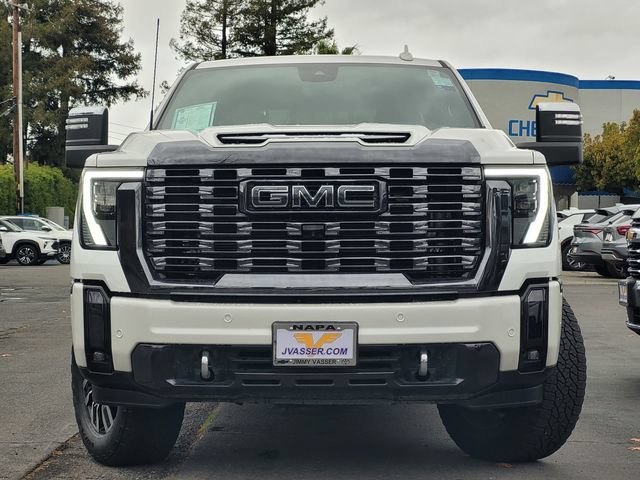 Used 2024 GMC Sierra 3500 Denali Ultimate AWD/4WD image 3