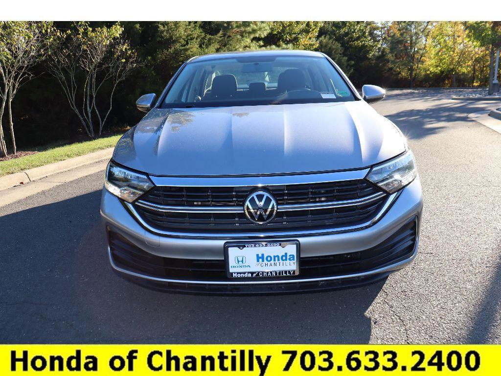 Used 2022 Volkswagen Jetta S image 2