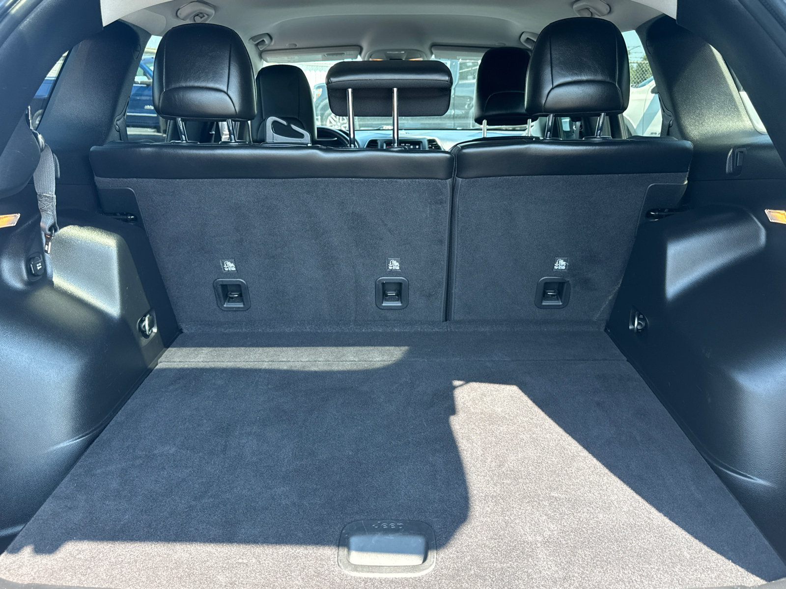Used 2021 Jeep Cherokee Latitude Lux w/ Comfort/Convenience Group FWD image 20