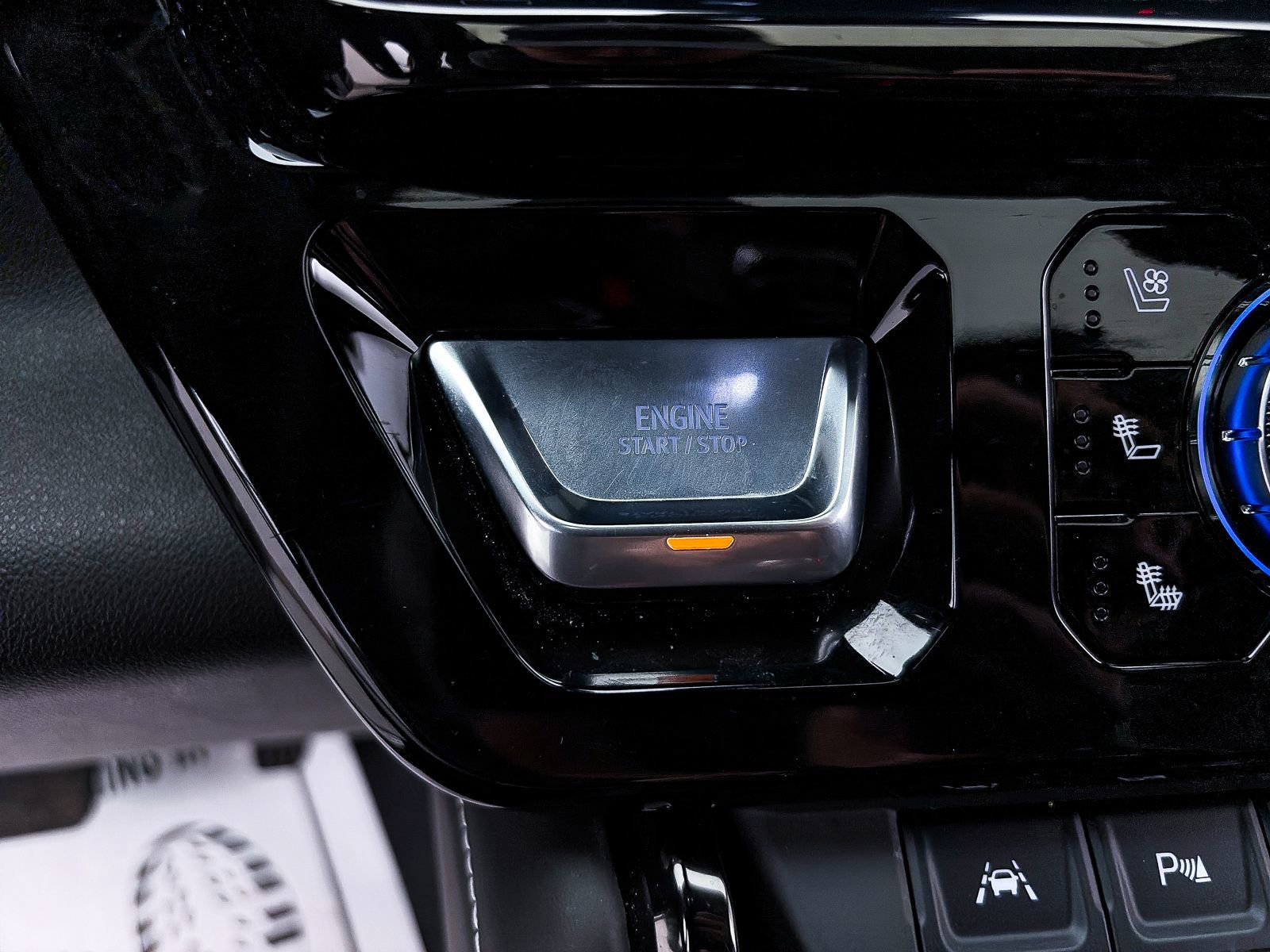 Used 2025 GMC Sierra 1500 AT4X image 29
