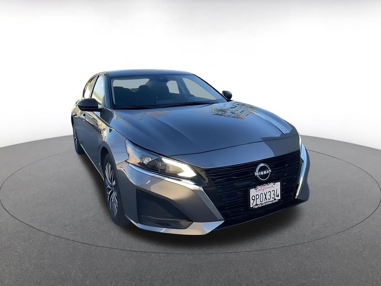 Used 2025 Nissan Altima 2.5 SV FWD image 3