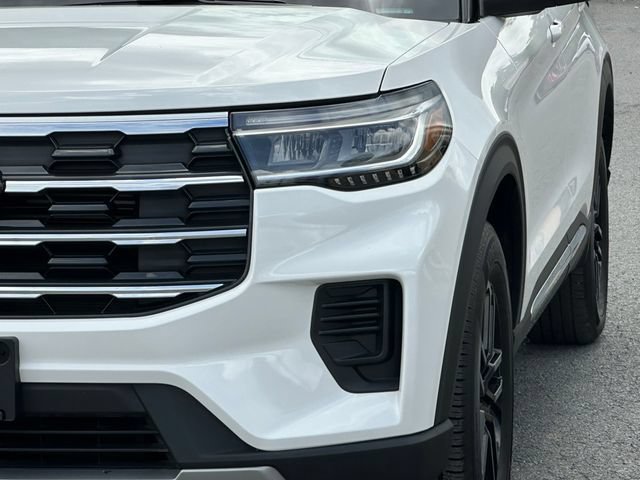 Used 2025 Ford Explorer Active AWD/4WD image 46