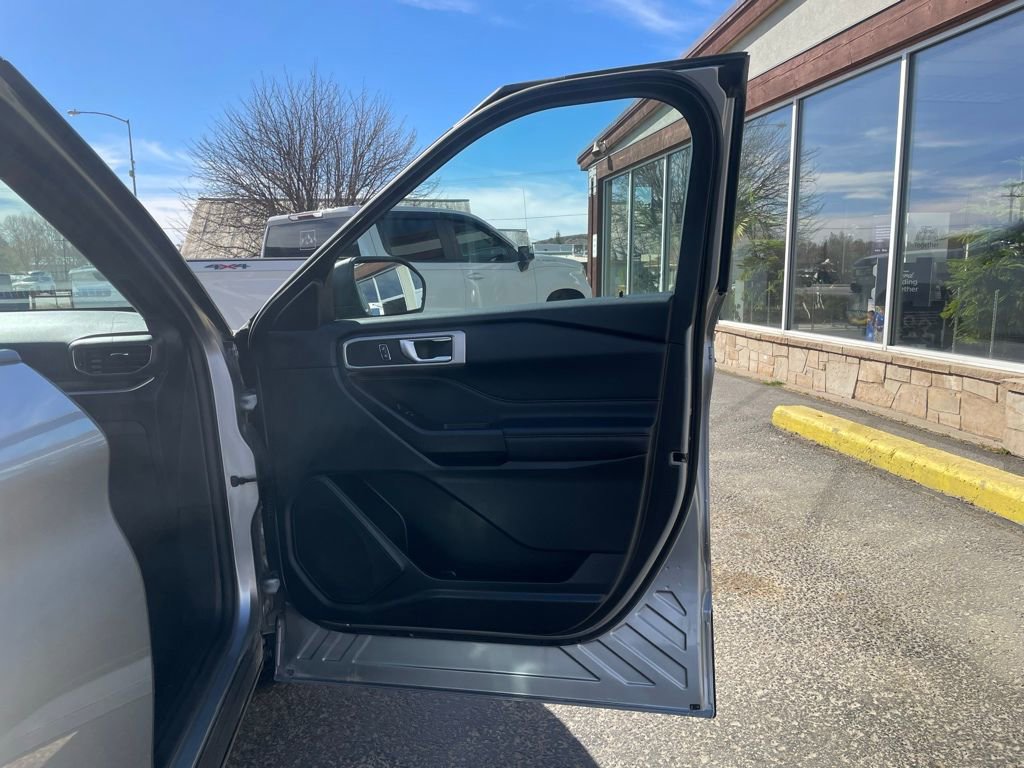 Used 2020 Ford Explorer XLT w/ Equipment Group 202A image 22