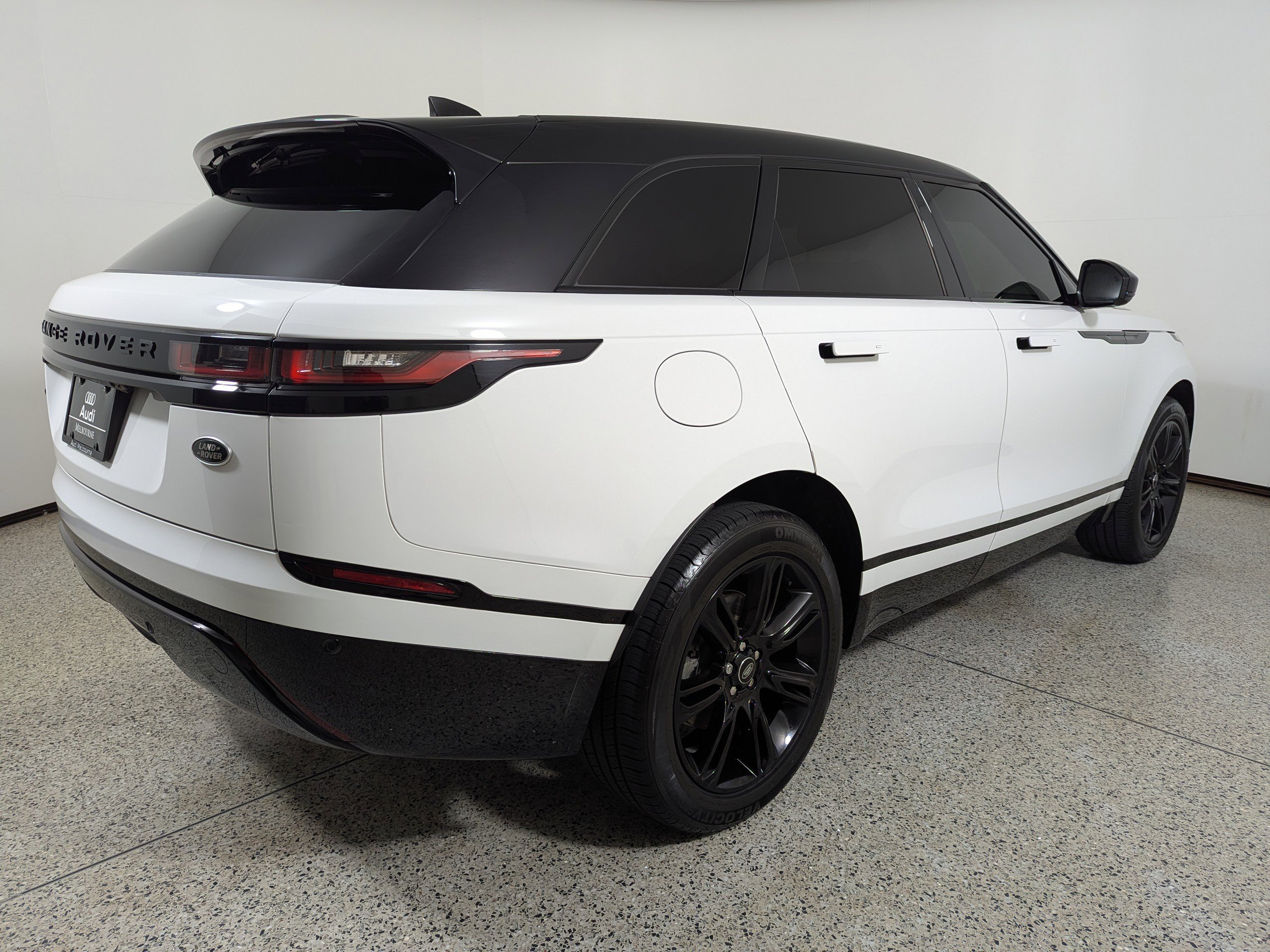 Used 2022 Land Rover Range Rover Velar R-Dynamic S AWD/4WD image 7