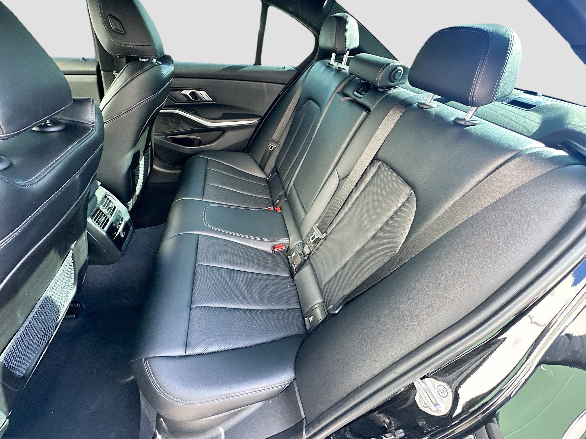 Used 2023 BMW 330i xDrive Sedan w/ Premium Package image 26