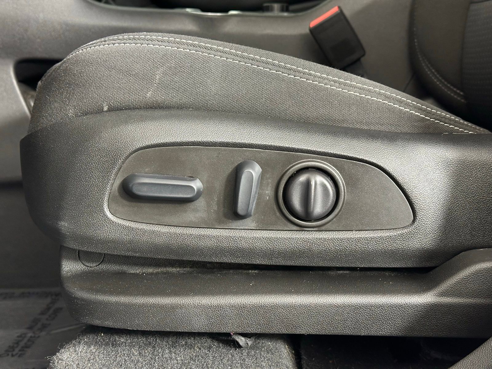 Used 2022 GMC Terrain SLE w/ Driver Convenience Package FWD image 7